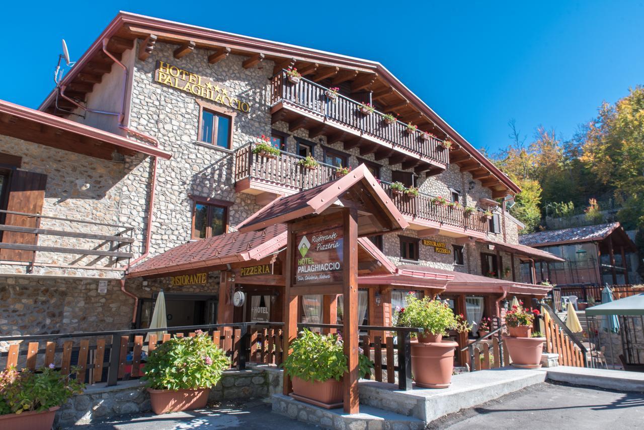 Hotel Palaghiaccio Cotronei Exterior foto